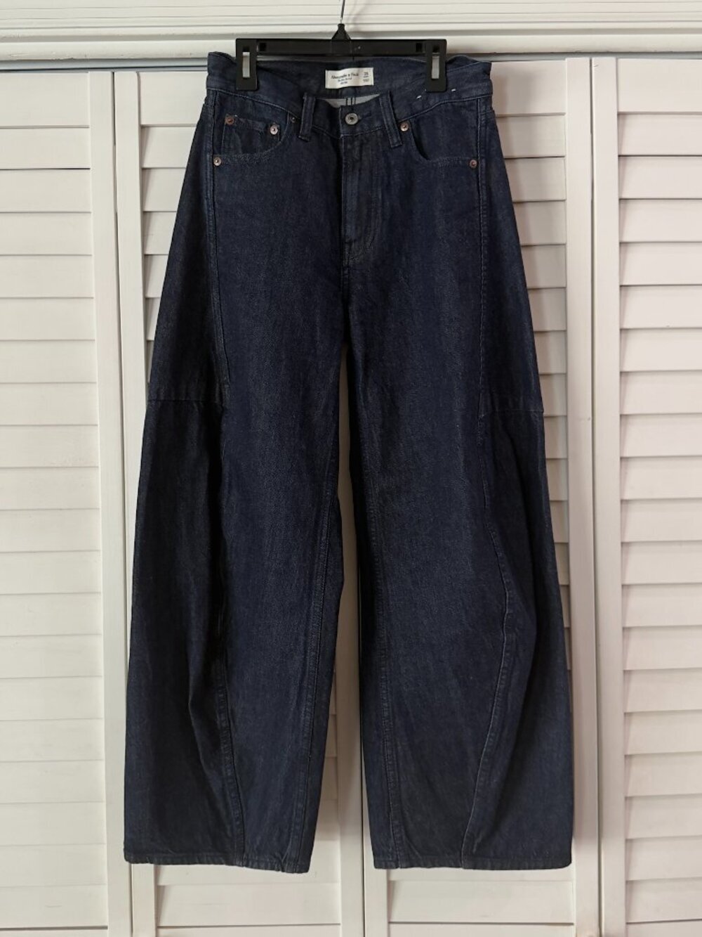 Abercrombie & Fitch The Ultra Barrel Mid Rise - Size 25 Short